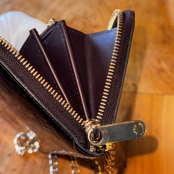 LOUIS VUITTON
Vernis Zippy Wallet Rouge Fauviste 2012 - Picture 12 of 16